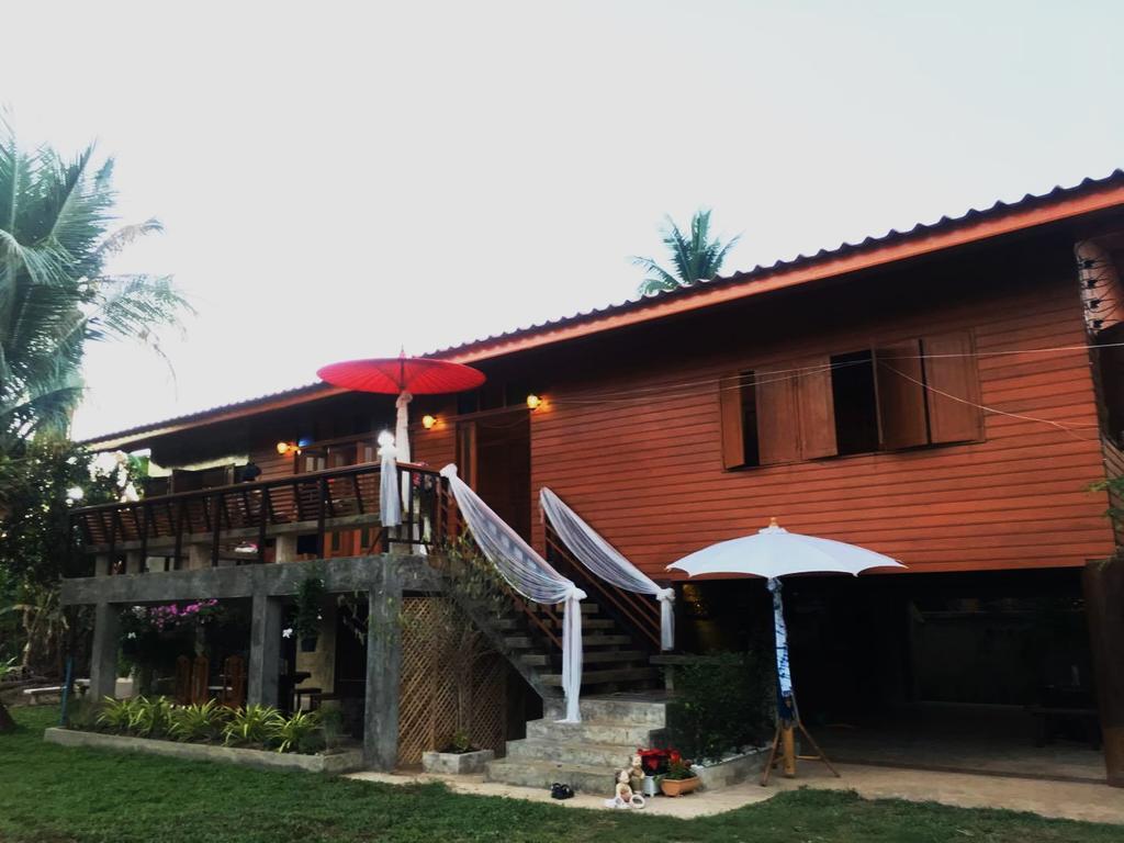 Saduemuenghomestay Phrae Eksteriør billede