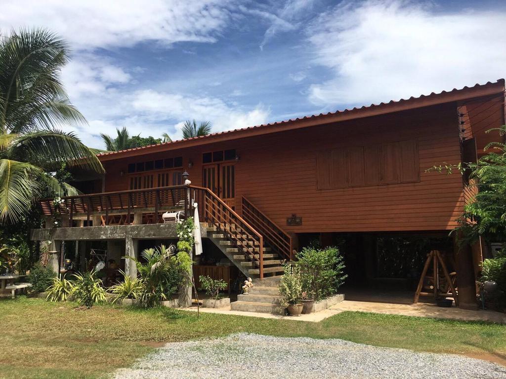 Saduemuenghomestay Phrae Eksteriør billede